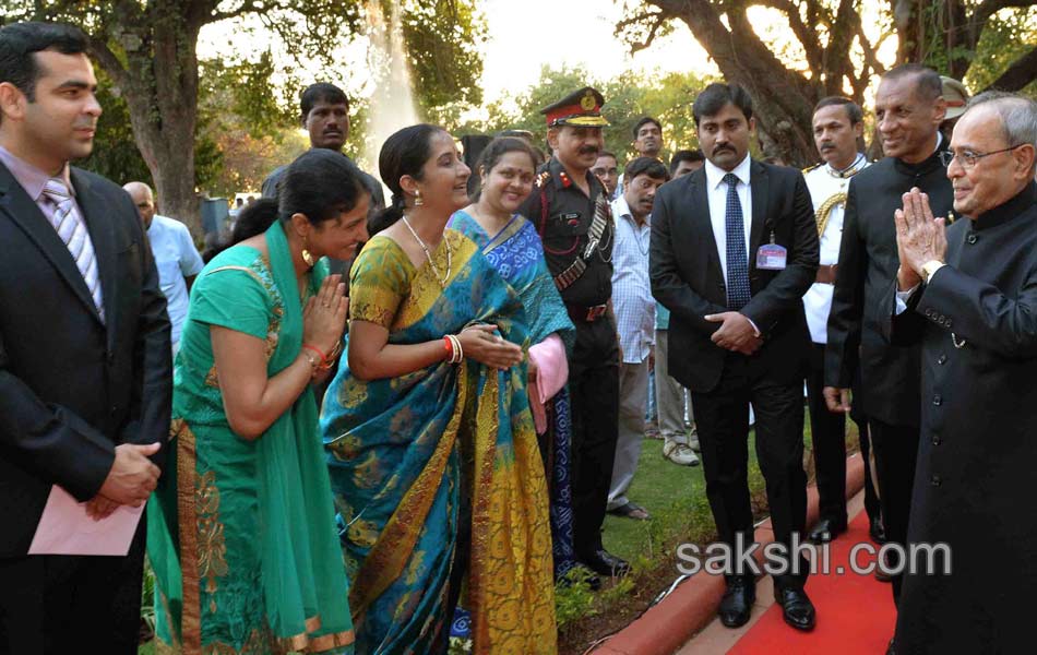 Telugu Chief Ministers Catch up at Governors Dinner for President - Sakshi10