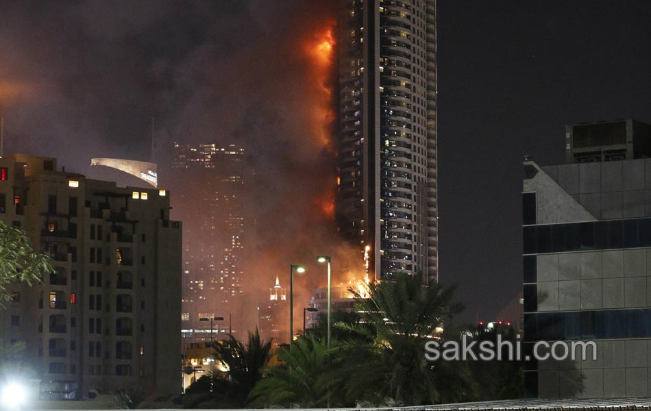 Dubai fire erupts at dubai hotel near burj khalifa3