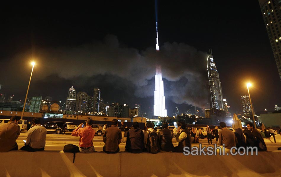 Dubai fire erupts at dubai hotel near burj khalifa12