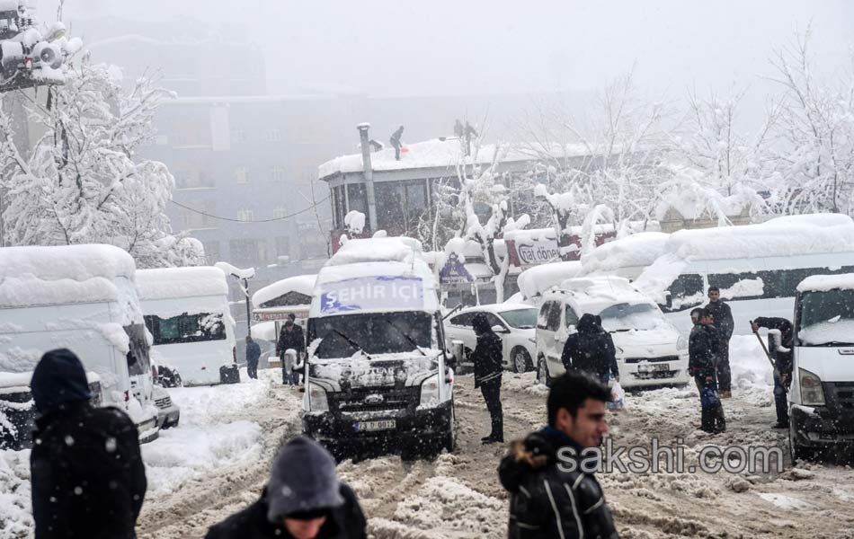 snow fall in istanbul - Sakshi5