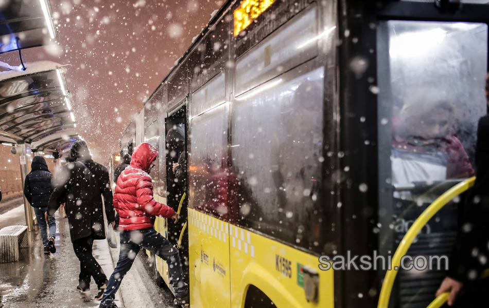 snow fall in istanbul - Sakshi17