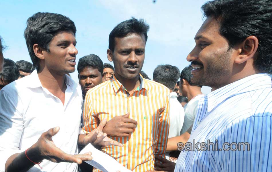 YS Jagan Mohan Reddy Rythu Bharosa Yatra In atp - Sakshi1