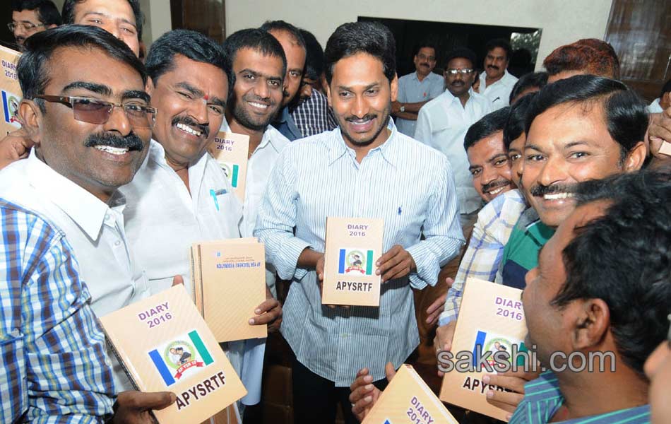 YS Jagan Mohan Reddy Rythu Bharosa Yatra In atp - Sakshi3