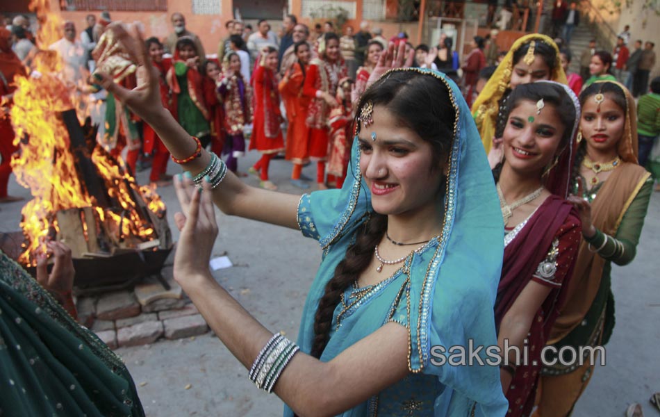 Punjab celebrates Lohri12