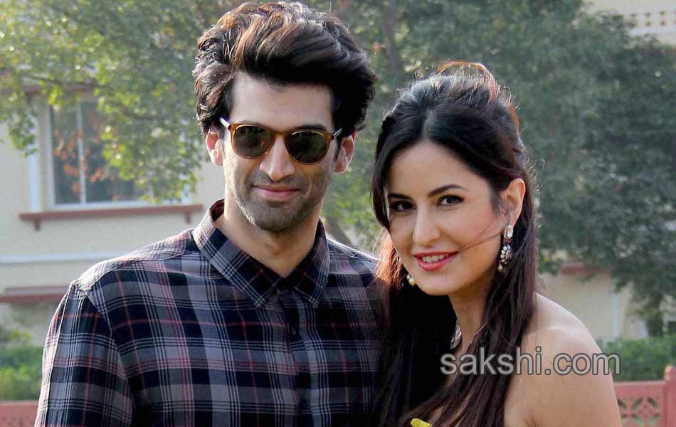 Katrina kaif and aditya roy kapoor go on shopping spree in delhi - Sakshi14