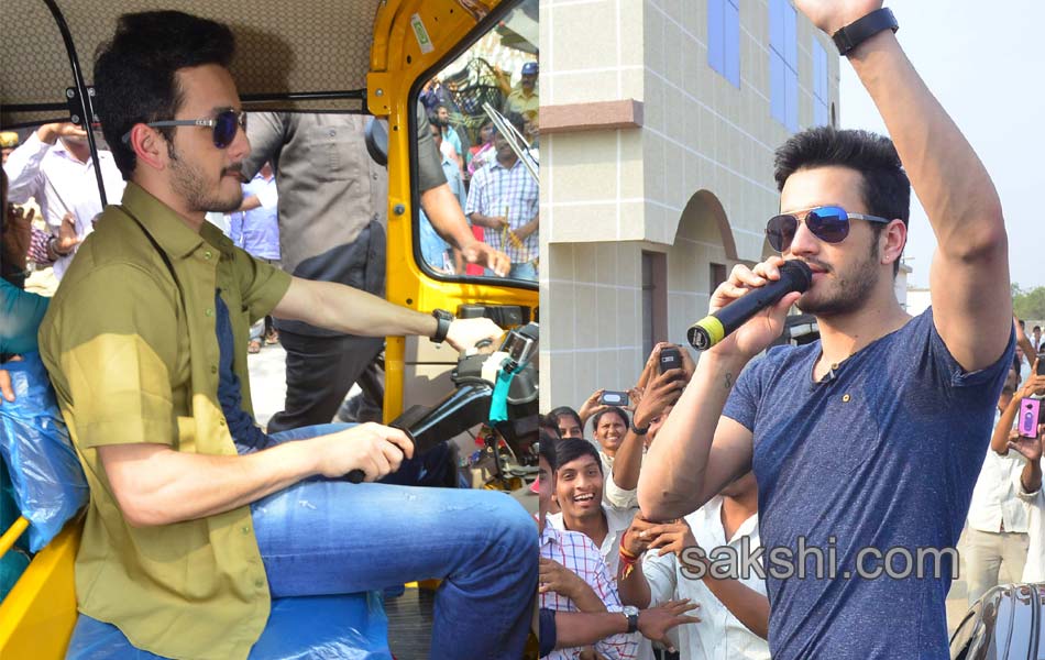 Akhil Akkineni at Khammam to Drive an Auto - Sakshi13