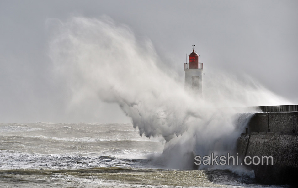 Waves crash near the Port21