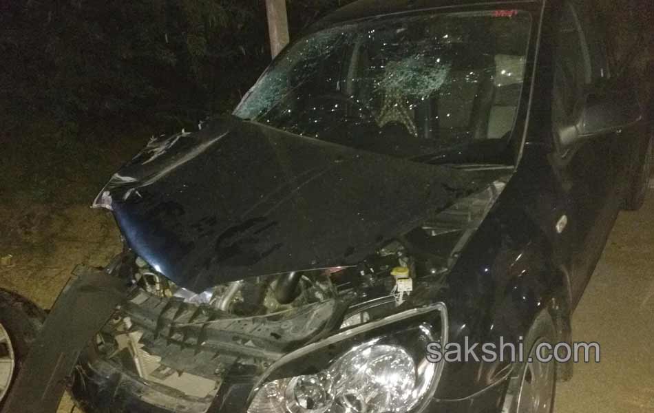 pranitha injured in road accident at khammam - Sakshi7