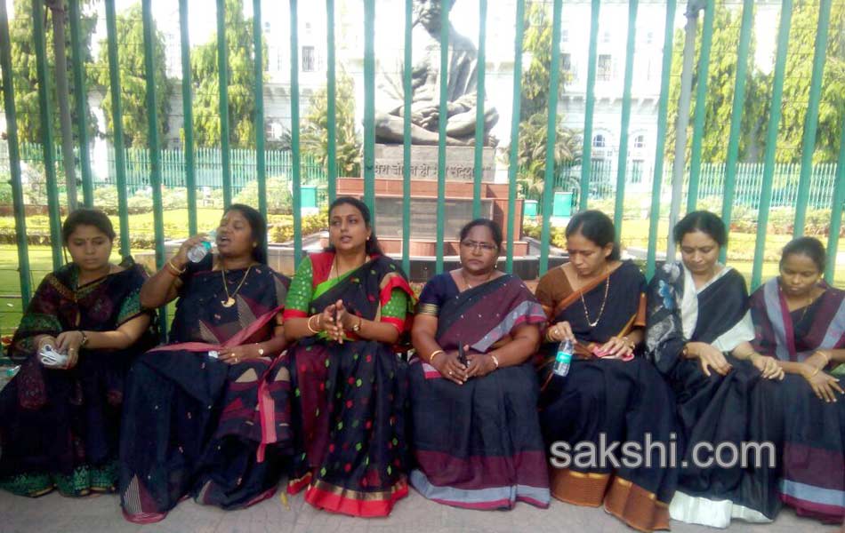 Mla roja faints at gandhi statue6