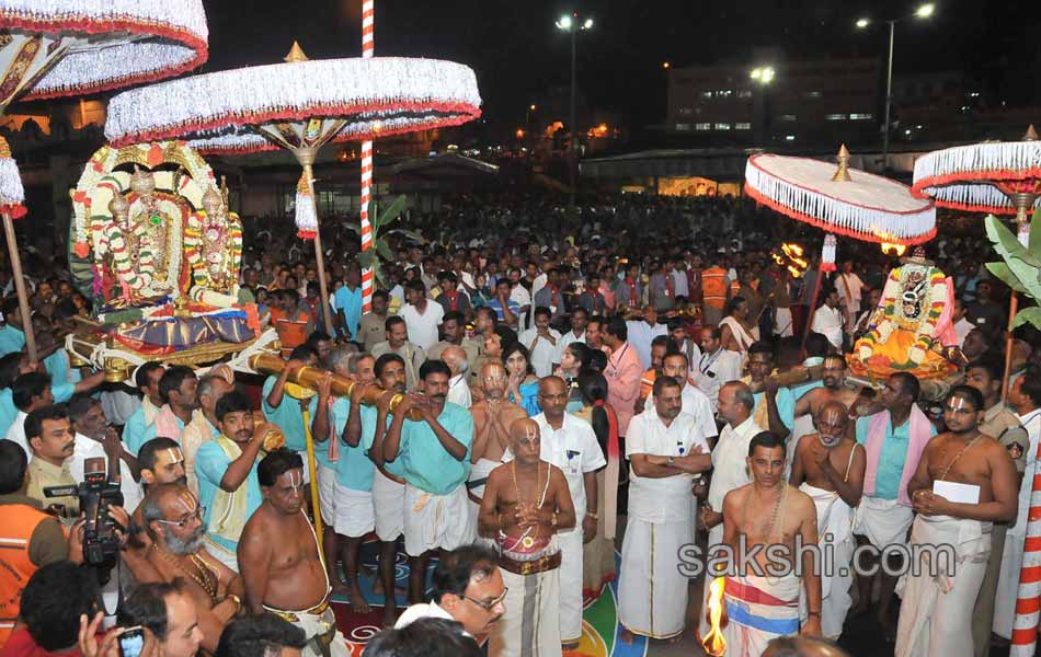 Srivari Teppotsavam9