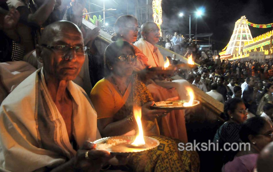 Srivari Teppotsavam11