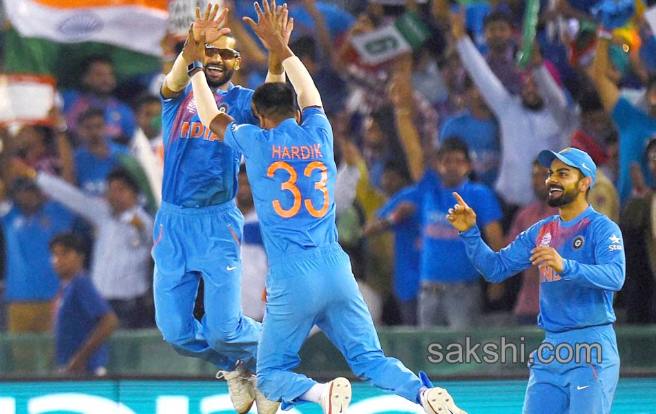 India beat Australia by six wickets in Mohali  reach semis18