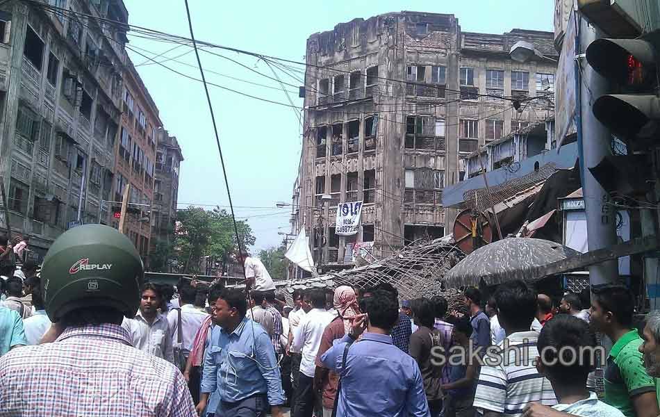 flyover collapsed in kolcutta10