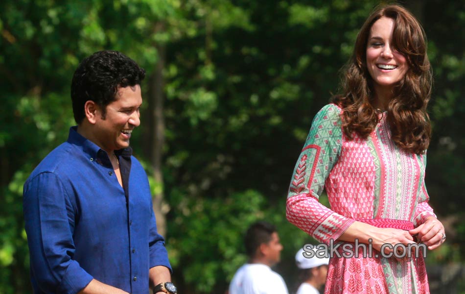 In Mumbai Kate Middleton Plays Cricket With Sachin26