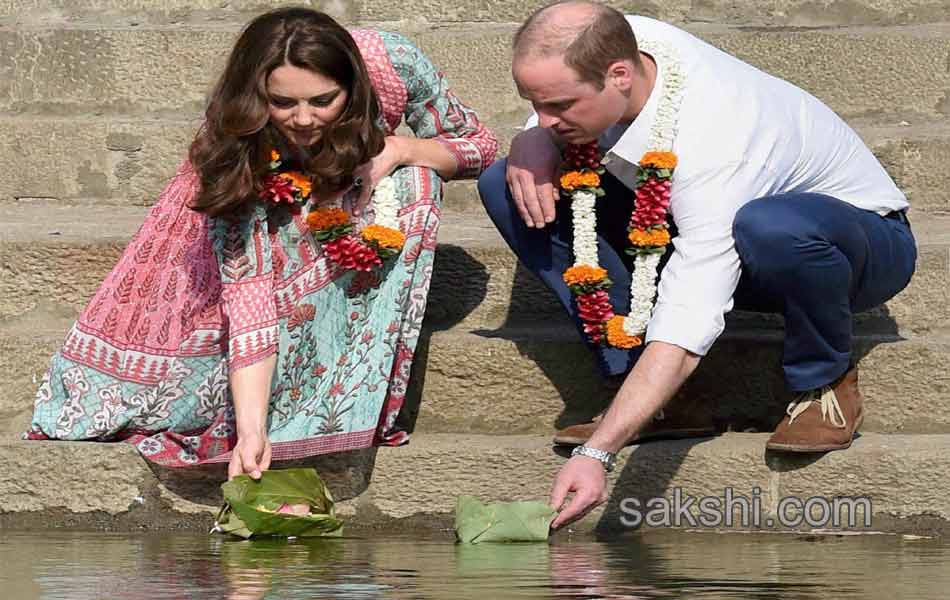 In Mumbai Kate Middleton Plays Cricket With Sachin32