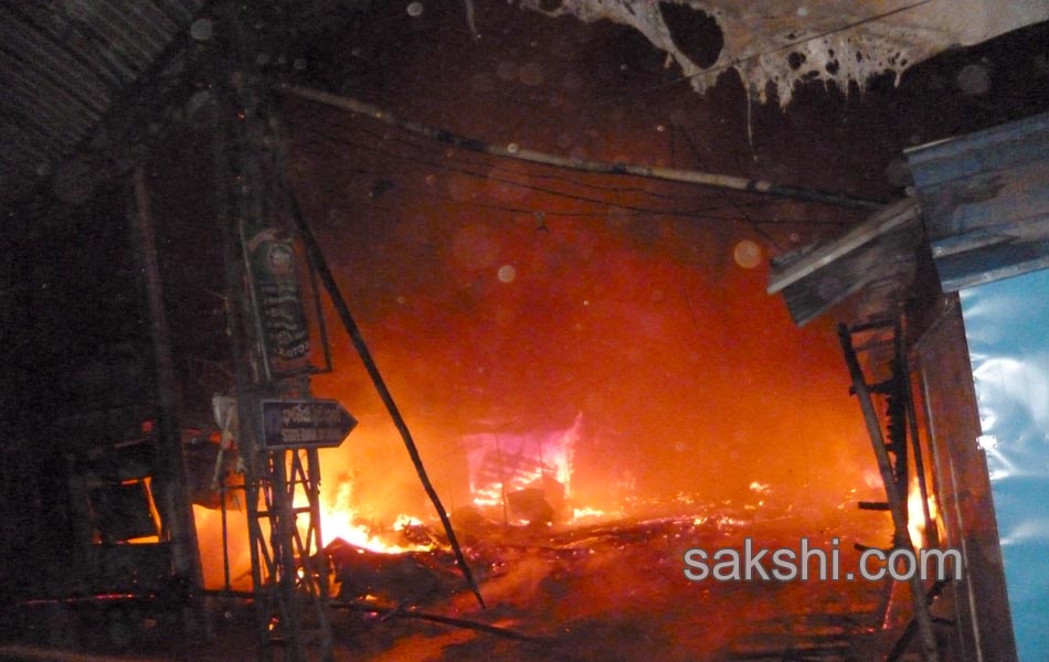 srikalahasti temple premises fire accident3