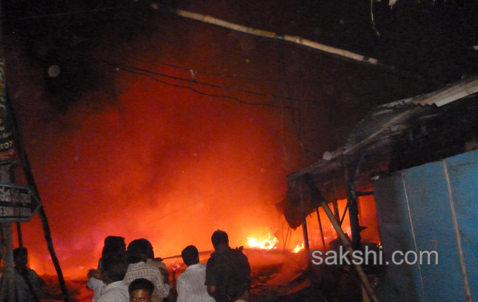 srikalahasti temple premises fire accident8