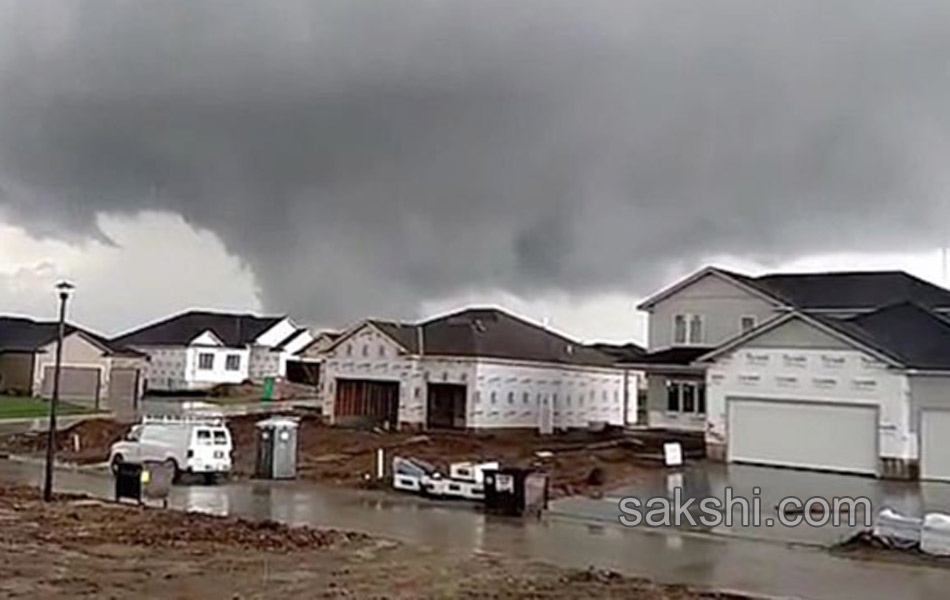 Tornadoes Kill 2 Destroy Homes in Rural Oklahoma5