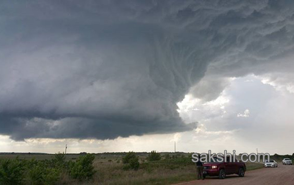 Tornadoes Kill 2 Destroy Homes in Rural Oklahoma11