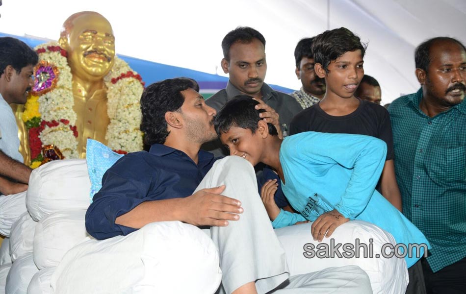 ys jagan mohan reddy launched jala deeksha - Sakshi27