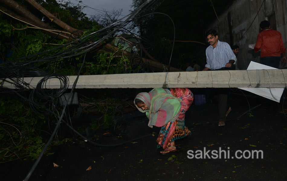 Heavy rains disrupt Hyderabad - Sakshi4