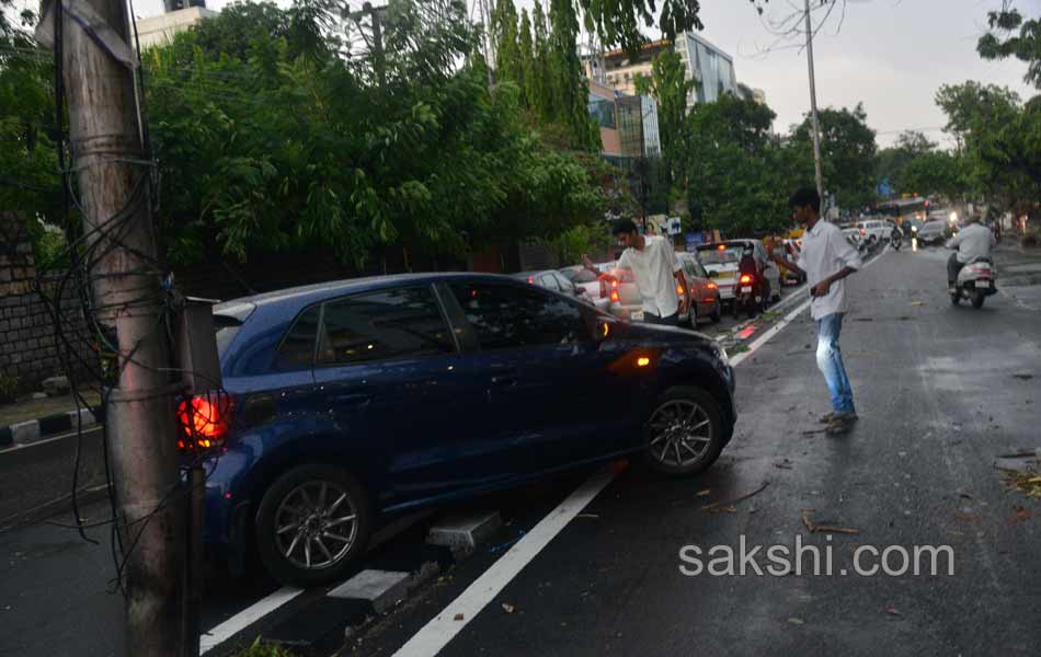 Heavy rains disrupt Hyderabad - Sakshi19