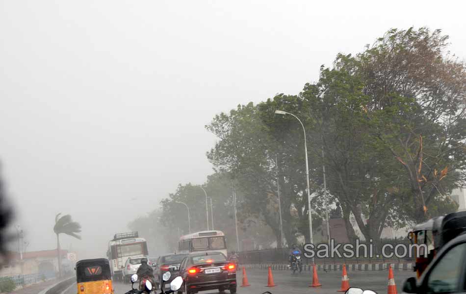 Heavy rains disrupt Hyderabad - Sakshi26