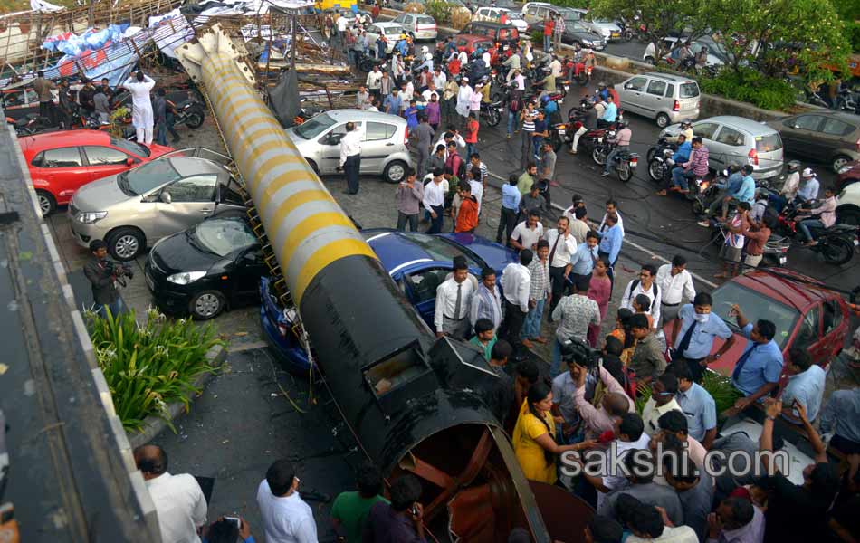 Heavy rains disrupt Hyderabad - Sakshi35