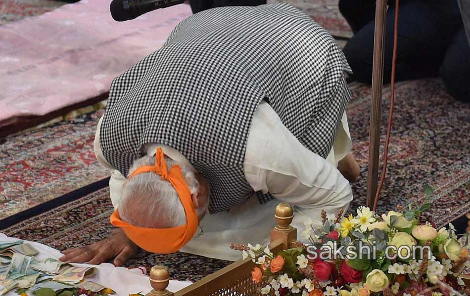 Narendra Modi pays Tehran - Sakshi5