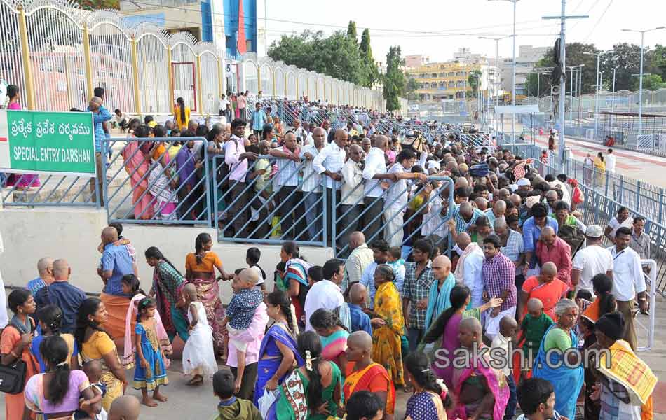 heavy rush in tirumala2