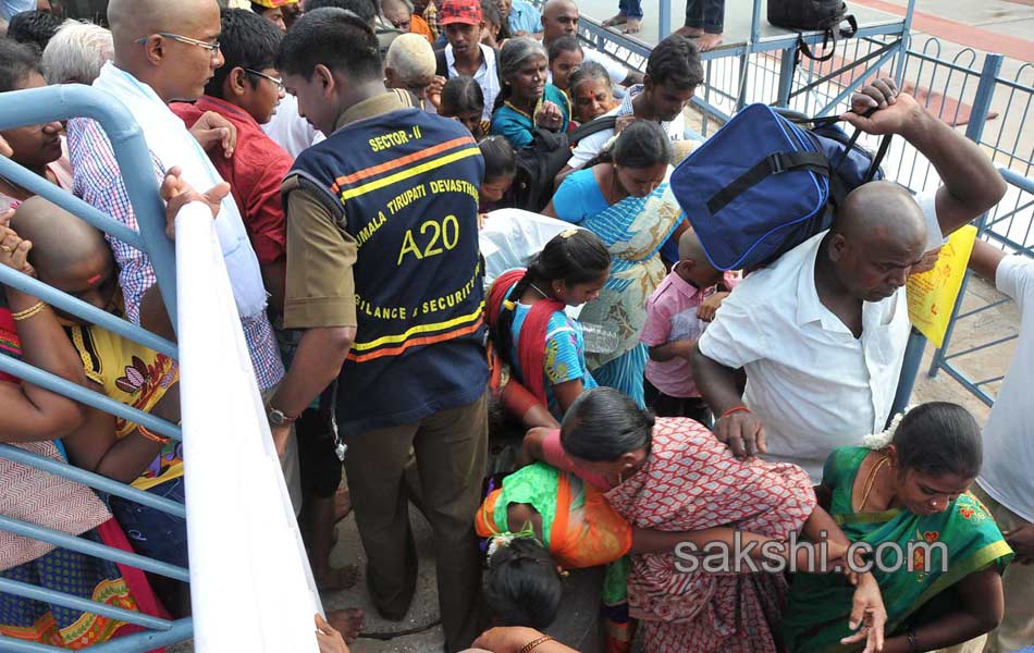 heavy rush in tirumala5