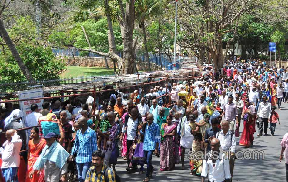 heavy rush in tirumala21