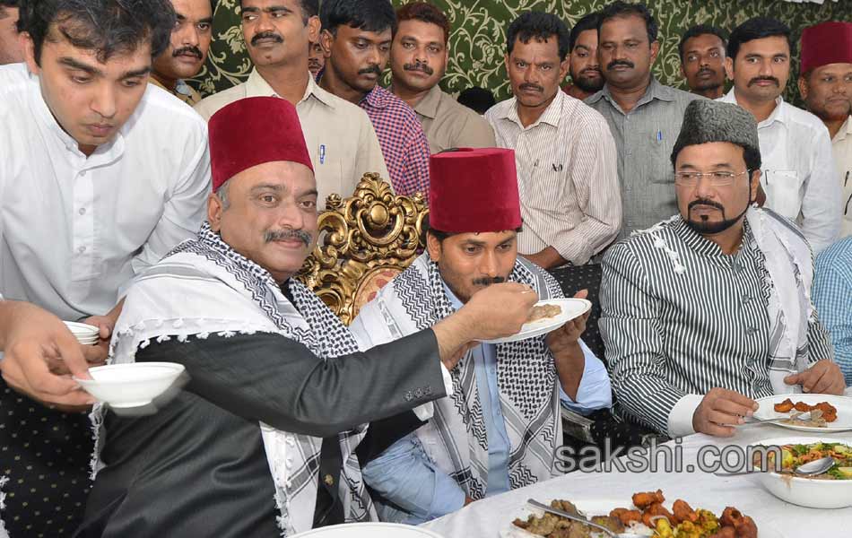 ys jagan mohan reddy participates in iftar dinner - Sakshi14