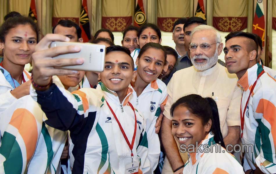 Rio Olympics 2016 Narendra Modi gives send off to Indian contingents - Sakshi11