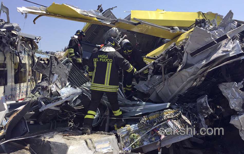 Italy Train Crash3