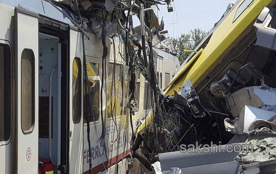 Italy Train Crash13