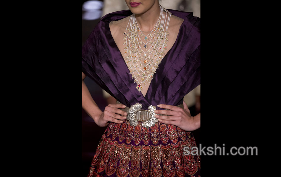 designer Manish Malhotra fashion week13