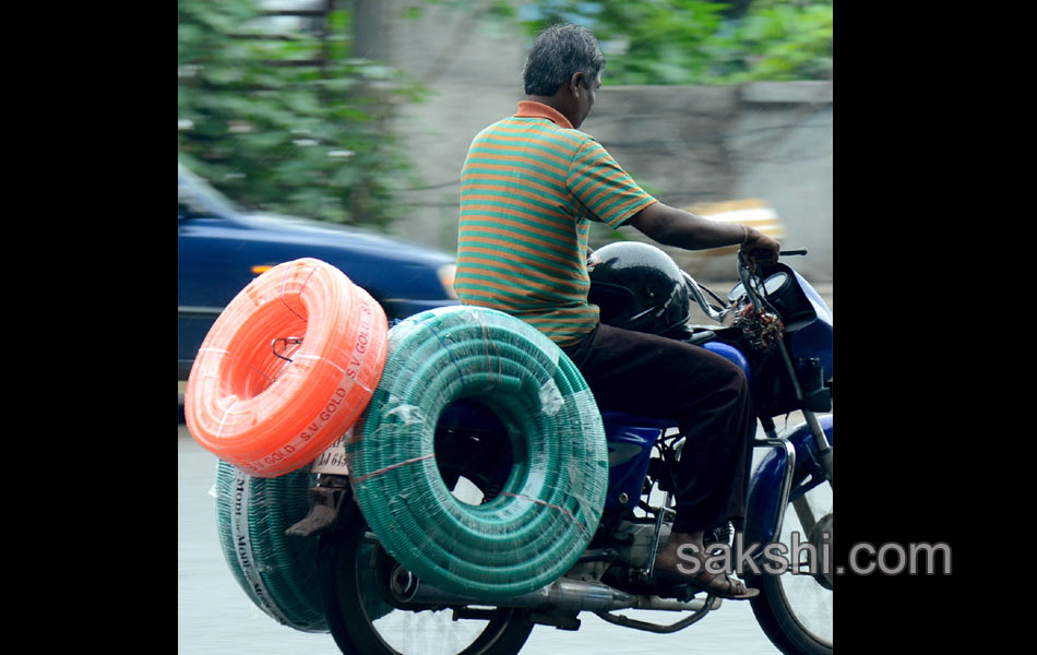 two wheelers with heavy luggage4