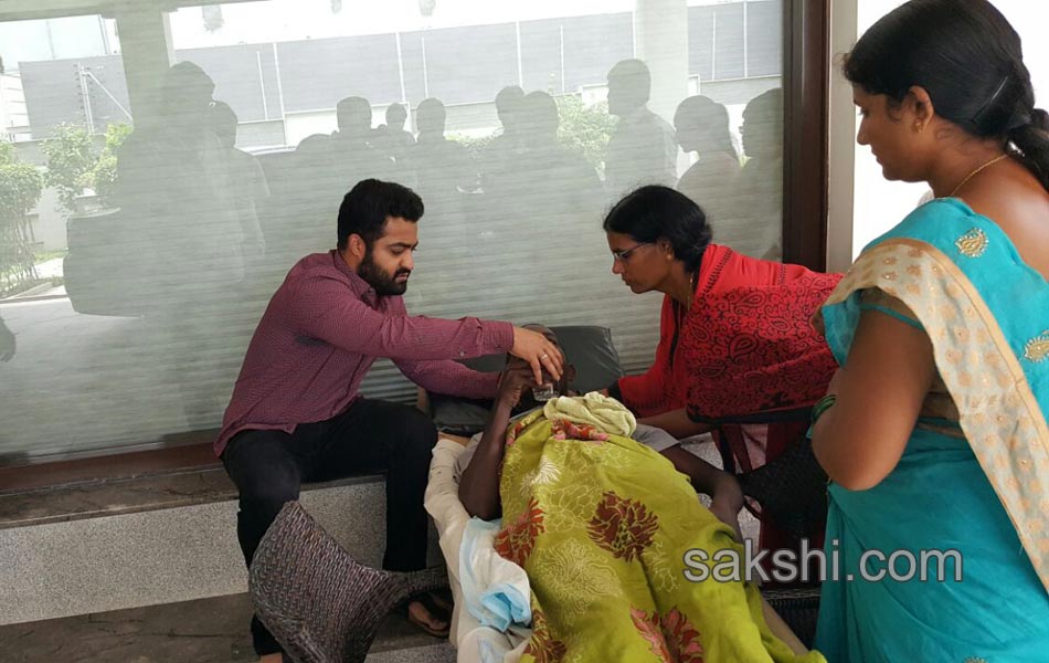 jr ntr to meet cancer patient5