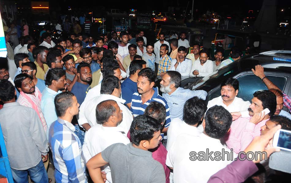 Ysr statue removed at Vijayawada police control room - Sakshi3