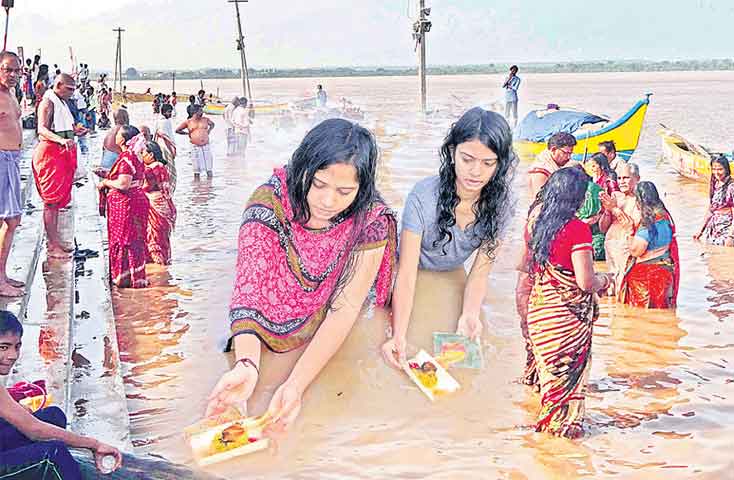 worship of Godavari pushker2