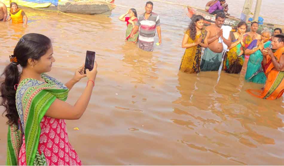 worship of Godavari pushker3