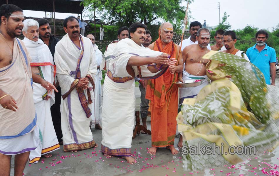 ys jagan mohan reddy in rishikesh - Sakshi4