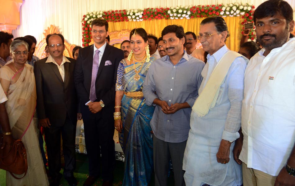 jagan attend to marriage function - Sakshi2