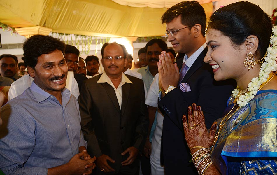 jagan attend to marriage function - Sakshi8