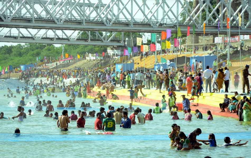 Devotees holly bath at puskara ghats5