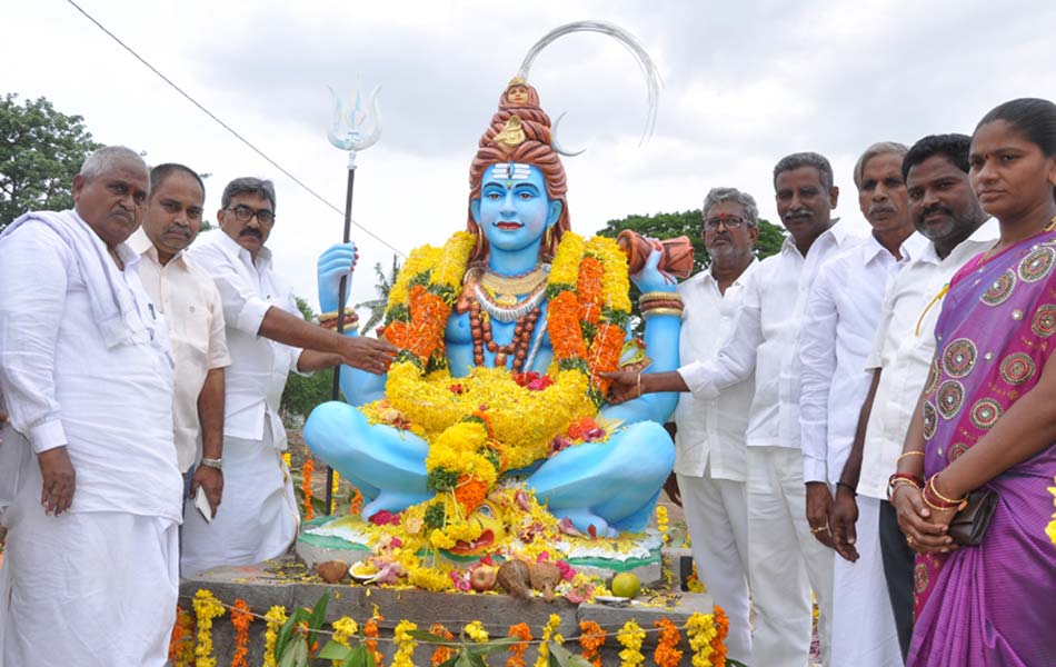 Spiritual atmosphere at Puskara ghat temples7