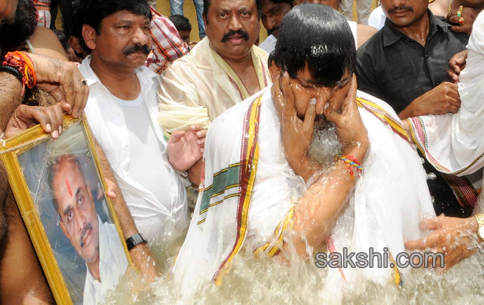 ys jagan mohan reddy in krishna pushkaralu - Sakshi5