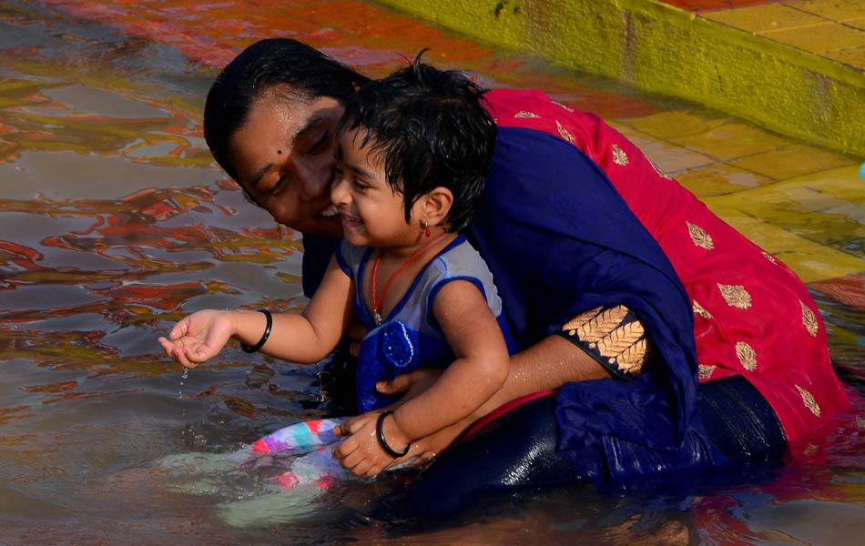 Devotee rush at Puskara ghats1