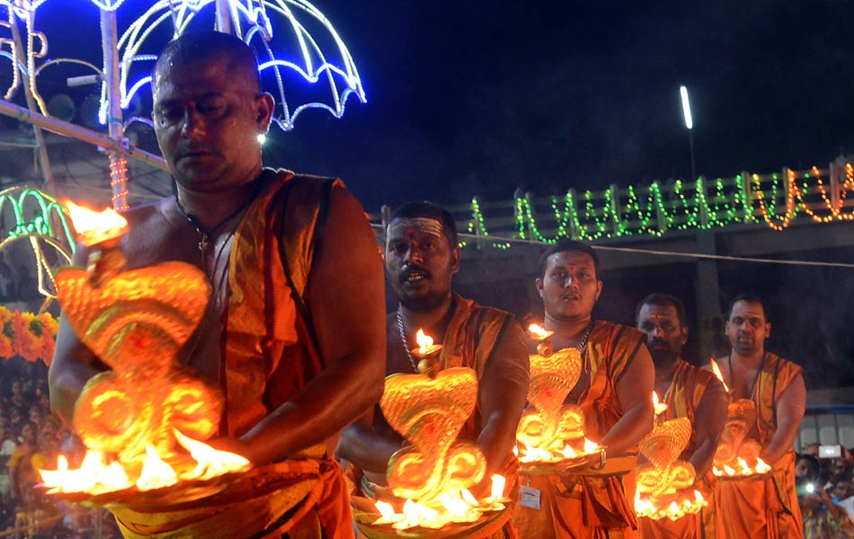 Devotees crowd at Puskara ghats17